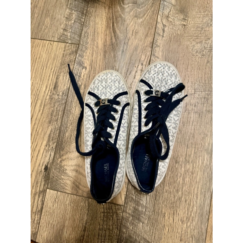 Michael Kors IMA Boreum Fashion White/Navy Size 3 Fashion Sneakers - fits 5.5 W - Picture 7 of 10